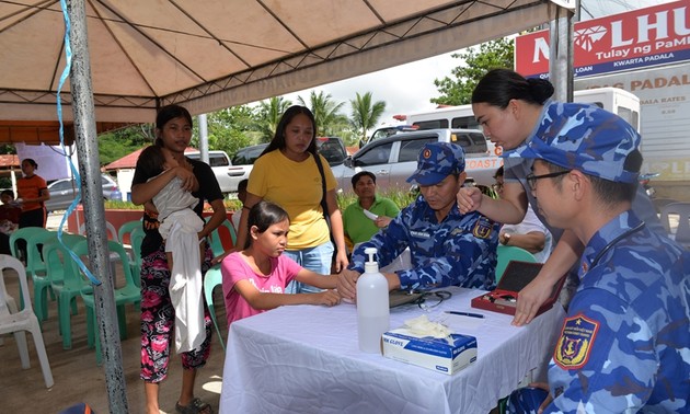 Vietnam Coast Guard joins natural disaster recovery efforts in Philippines