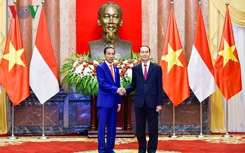 Presiden Vietnam, Tran Dai Quang dan Istri mengadakan resepsi yang khidmat untuk Presiden Republik Indonesia dan Istri