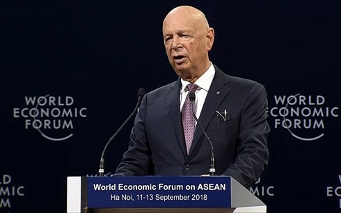 Konferensi WEF ASEAN 2018 resmi membuka sidang pleno dengan tema: “Prioritas-Prioritas ASEAN dalam Revolusi Industri generasi keempat”