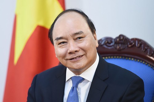  PM Nguyen Xuan Phuc menjawab interviu kalangan pers asing tentang pekerjaan mencegah dan menanggulangi wabah Covid-19 di Vietnam