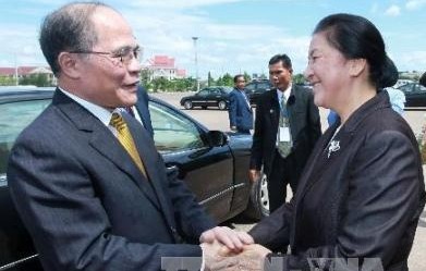 Parlamentspräsident Nguyen Sinh Hung besucht Laos