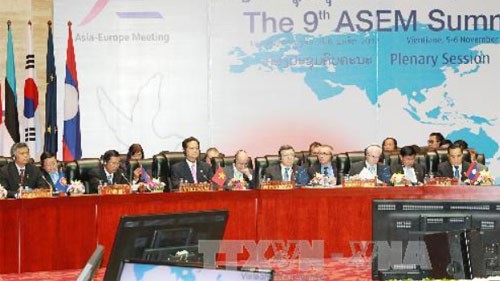 Premierminister Nguyen Tan Dung beim ASEM-Gipfel in Laos