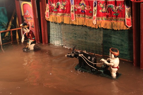 Der Mann, der das Wasserpuppentheater Vietnams bewahrt