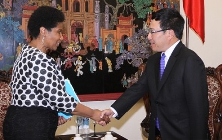 Stellvertretende UN-Generalsekretärin Phumzile Mlambo Ngcuka besucht Vietnam