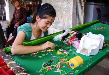 Die bekannte Stickerei im Dorf Van Lam in der Provinz Ninh Binh 