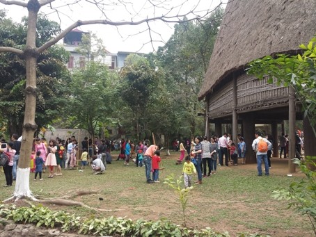 Feierlichkeiten zum Tetfest im ethnologischen Museum