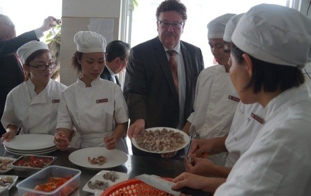 Deutscher Staatssekretär Hans-Joachim Fuchtel besucht Ho Chi Minh Stadt