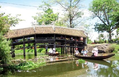 Besuch der Ziegelbrücke Thanh Toan in Hue