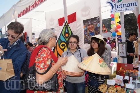 Vietnam nimmt an der internationalen karitativen Messe in Indien teil