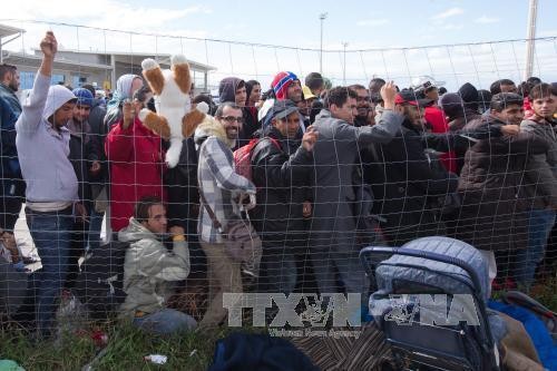 Hunderte afrikanische Flüchtlinge stürmen auf spanische Exklave