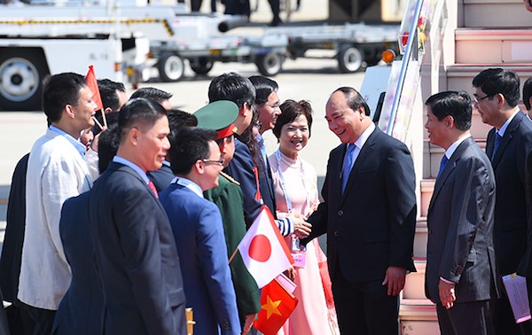 Premierminister Nguyen Xuan Phuc beginnt den Besuch zur Teilnahme am erweiterten G7-Gipfel in Japan