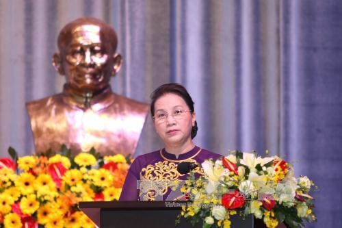 Parlamentspräsidentin Nguyen Thi Kim Ngan besucht die Universität Ton Duc Thang