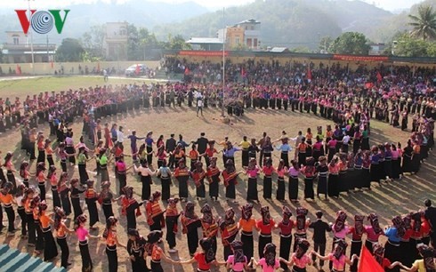 Menschen im ganzen Land machen Ausflüge zum Tetfest