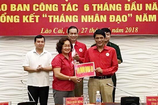 Das vietnamesische Rote Kreuz unterstützt Opfer der Flutgebiete