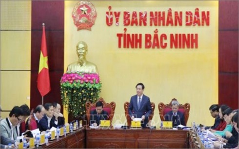 Vize-Premierminister Vuong Dinh Hue informiert sich über die ausländischen Investitionen in Bac Ninh