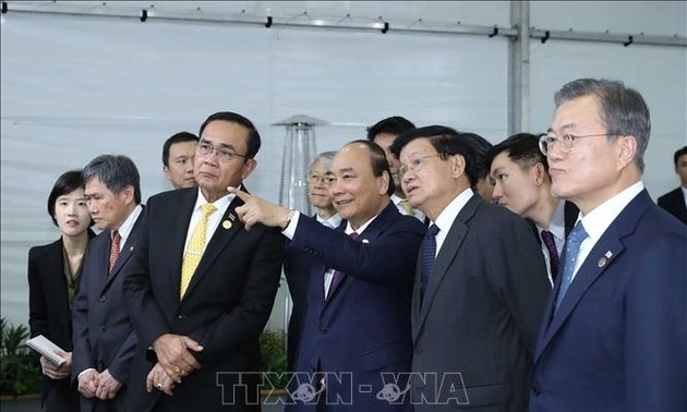 Aktivitäten des Premierministers Nguyen Xuan Phuc in Südkorea