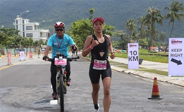 Vietnamesische Sportlerin gewinnt den ersten Preis von VNG IRONMAN 70.3 Vietnam 2022