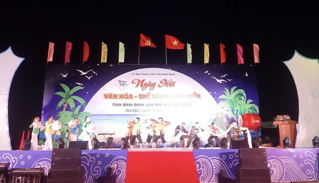 Sport- und Kulturfestival der Fischer in Binh Dinh