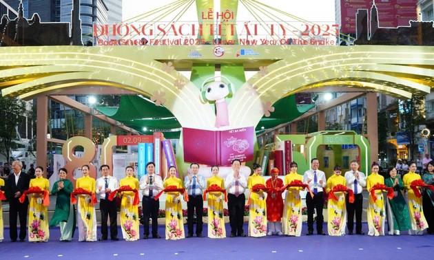 Tet-Buchstraßenfest 2025 in Ho-Chi-Minh-Stadt