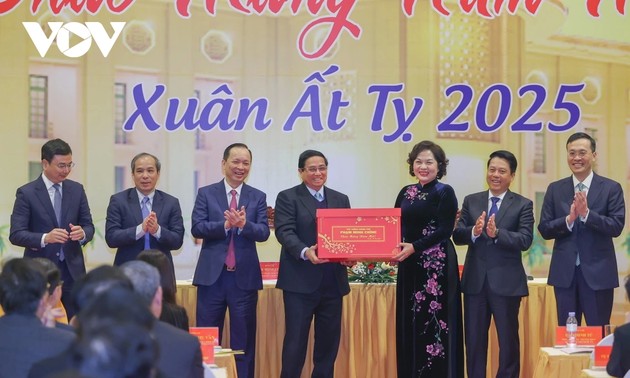 Premierminister Pham Minh Chinh weist dem Bankensektor Aufgaben für das neue Jahr 2025 zu