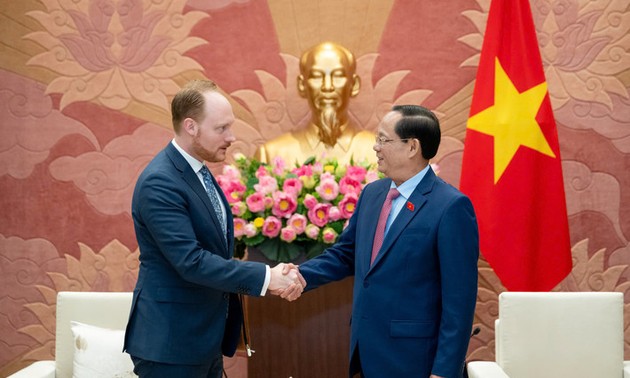 Vize-Parlamentspräsident Tran Quang Phuong empfängt Delegation des schwedischen Reichstags