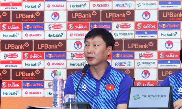 Trainer Kim Sang-sik führt das ASEAN All-Stars-Team in ein Freundschaftsspiel gegen Manchester United 