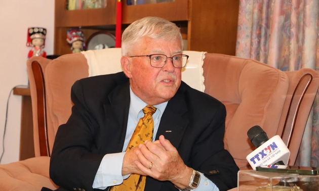 Internationale Intellektuelle beeindruckt von Änderungen Vietnams in den vergangenen 50 Jahren