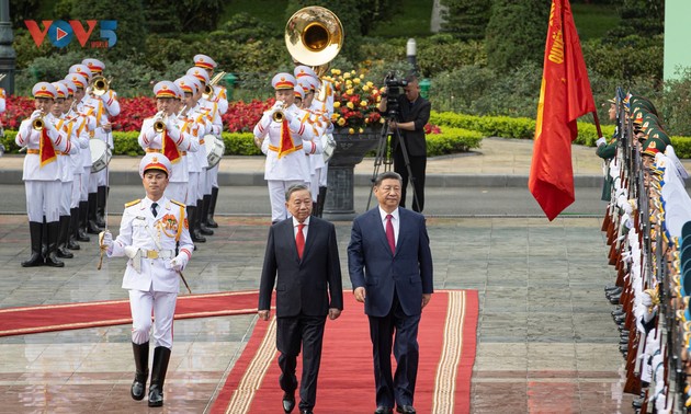 KPV-Generalsekretär To Lam leitet die Empfangszeremonie für Chinas Partei- und Staatschef Xi Jinping