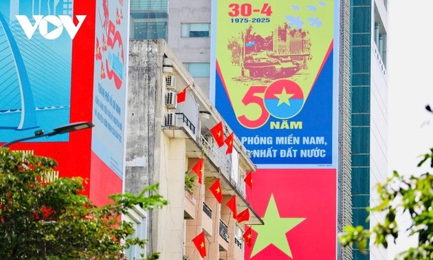 Ho-Chi-Minh-Stadt ist zur Feier des Jahrestag der Wiedervereinigung des Landes voller Fahnen und Blumen
