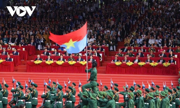Die Parade zum 50. Jahrestag der Befreiung Südvietnams und der Wiedervereinigung des Landes