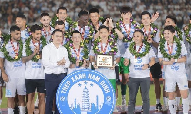 Thep Xanh Nam Dinh ist der Meister der V-League, Quy Nhon Binh Dinh steigt ab