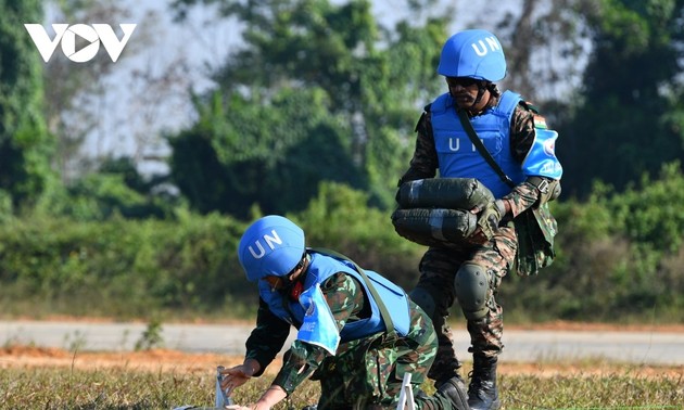 Vietnamesische und indische Armeen führen eine gemeinsame Feldübung zur Friedenssicherung durch