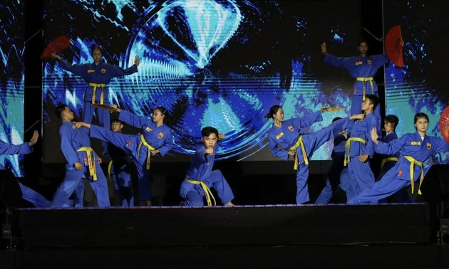 Der Präsident der Weltunion der Kampfkünste beglückwünscht das Kampfsportfestival Ho-Chi-Minh-Stadt 2025