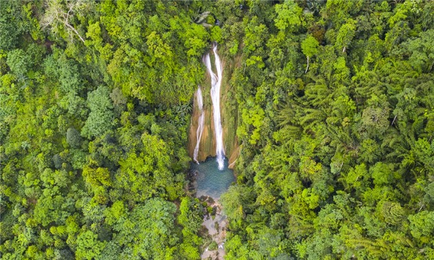 Khuoi-Nhi-Wasserfall: Poetische Schönheit inmitten der Wälder von Tuyen Quang