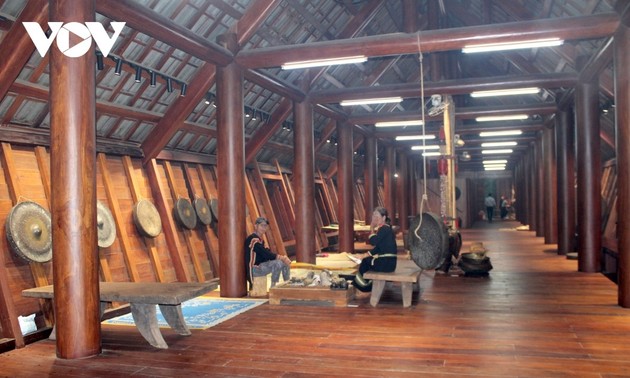 Das einzigartige Ritual zum Einzug ins neue Haus der Volksgruppe Ede in Dak Lak