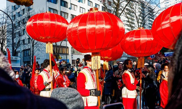 Die vietnamesische Kultur hinterlässt bei Frankreichs größter Parade zum Mondneujahr einen guten Eindruck