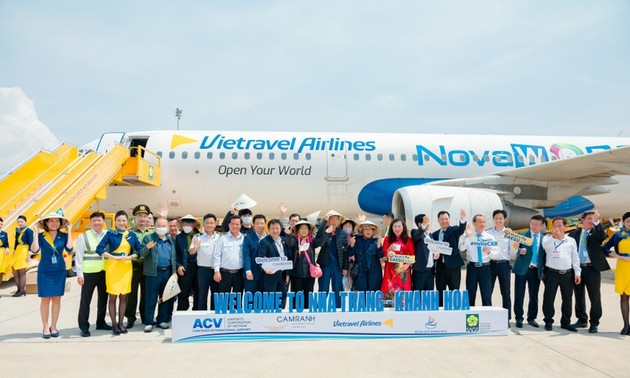 냐짱, 한국 관광객 태운 전세기 맞이