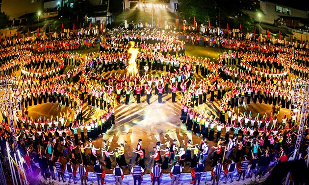 옌바이성의 매력적인 문화 관광 축제