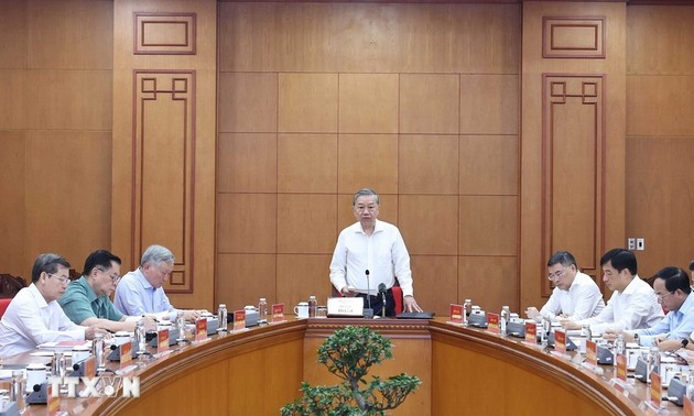 또 럼 당 서기장, 제14차 당 대회 문건 소위원회 및 당규 소위원회 회의