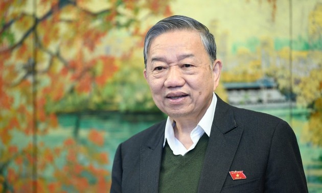 또 럼 당 서기장, 제14차 당 대회 전에 조직 간소화 작업 완료 요구