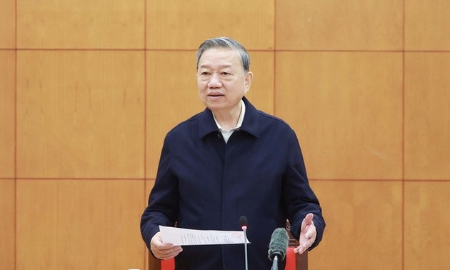 또 럼 당 서기장, 제14차 당 대회 문서에 주요 정책 추가 요구