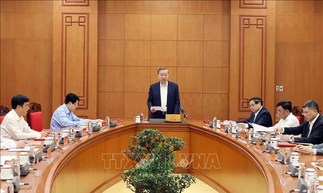 또 럼 당 서기장, 제14차 당 대회 인사 소위원회 제4차 회의 주재