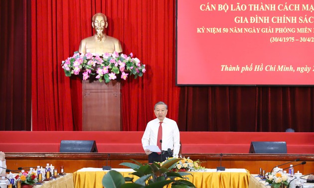 또 럼 당 서기장, “제14차 당 대회에 새로운 성장 모델 구축할 것...”