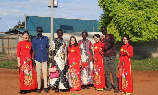 아프리카에서 베트남 문화를 전파하는 女 군인들