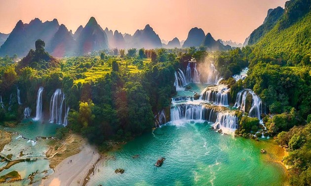 까오방 – 웅장한 산수의 고장