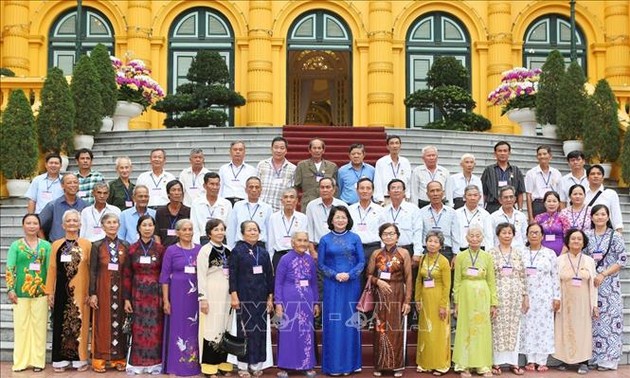 អនុប្រធានរដ្ឋ លោកស្រី Dang Thi Ngoc Thinh ទទួលគណៈប្រតិភូជនមានគុណូបការៈខេត្ត Vinh Long