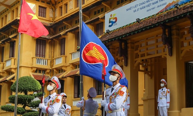 វៀតណាមខិតខំប្រឹងប្រែងរួមជាមួយអាស៊ានកសាងសហគមន៍រឹងមាំ