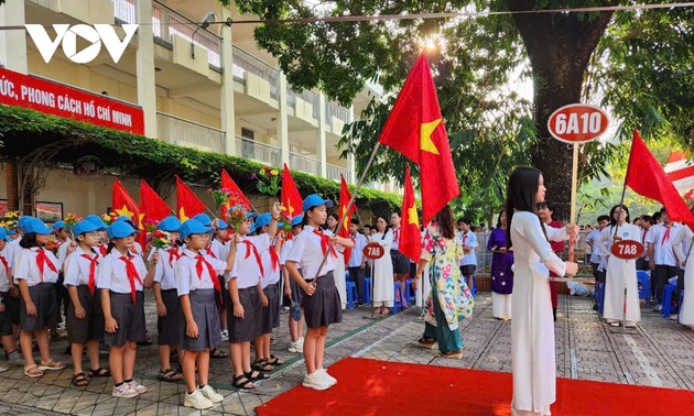 បើកបវេសនកាលឆ្នាំសិក្សាថ្មីនៅតាមមូលដ្ឋាននានា