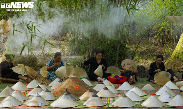 ភូមិប្រកបរបរធ្វើមួកសេះ Phu Gia-ទីកន្លែងដែលថែរក្សា “ស្នាដៃឯក” មួករាងសាជីរបស់ខេត្ត Binh Dinh