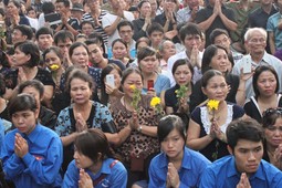 ប្រជាជនហាណូយជំរាបលានាយឧត្តមសេនីយ៍ Vo Nguyen Giap